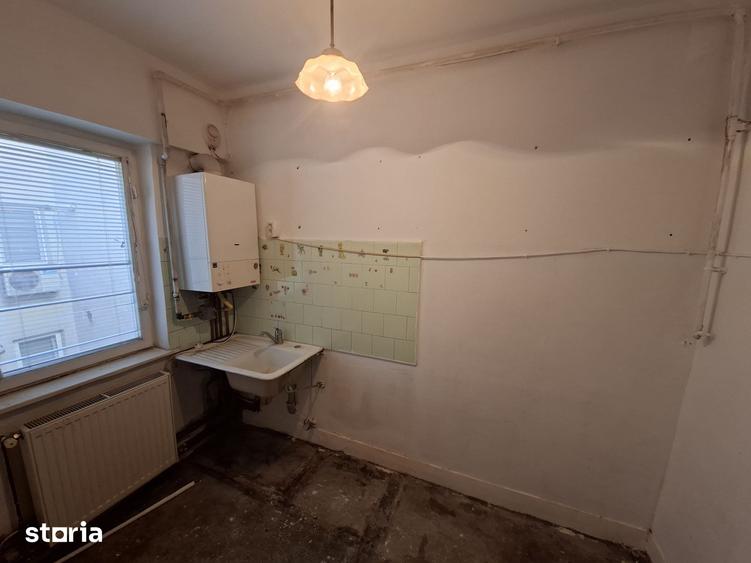 Apartament cu 3 camere decomandat în Micro 16