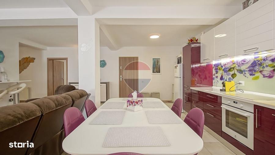 Apartament cu 4 camere decomandat în Clăbucet
