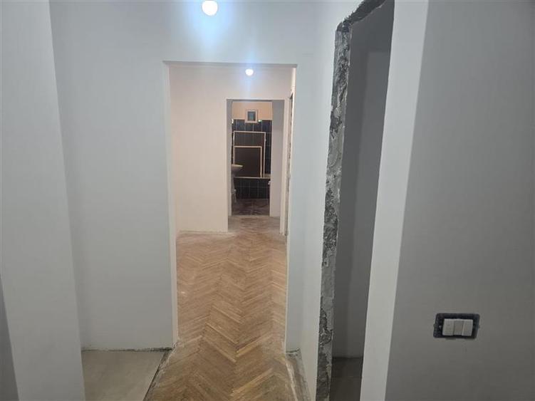Apartament cu 3 camere decomandat în Lipovei
