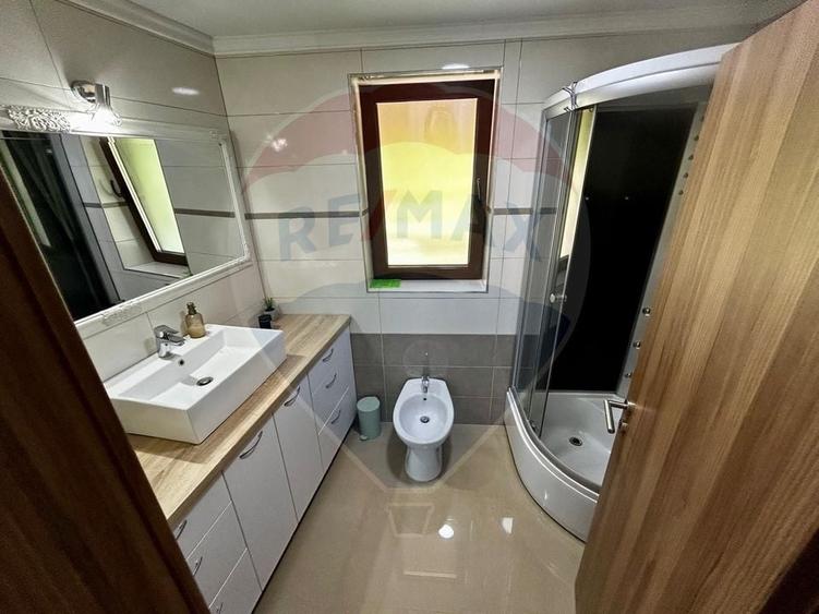 Apartament cu 3 camere decomandat în Valea Roșie