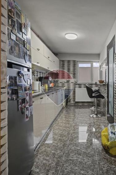 Casă individuală cu 14 camere cu Teren 457 Mp în Rahova