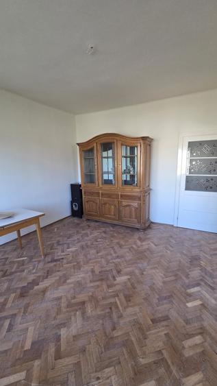 Casă individuală cu 8 camere cu Canalizare în Păulești