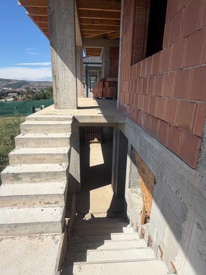 Casă cu 4 camere în Central