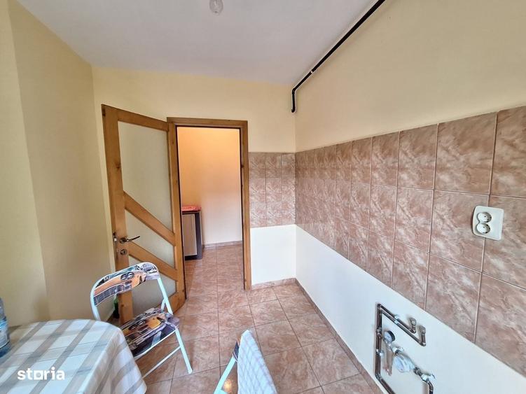 Apartament cu 3 camere semidecomandat în Orizont