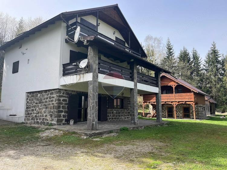 Casă cu 6 camere cu Teren 132716 Mp în Teceu Mic