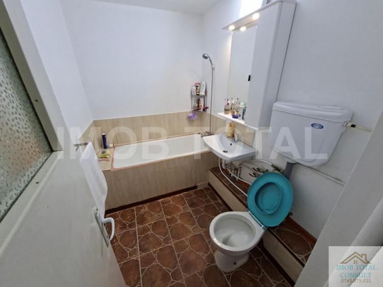 Apartament cu 3 camere decomandat în Trivale