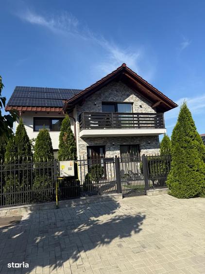Casă cu 5 camere cu Teren 580 Mp în Central