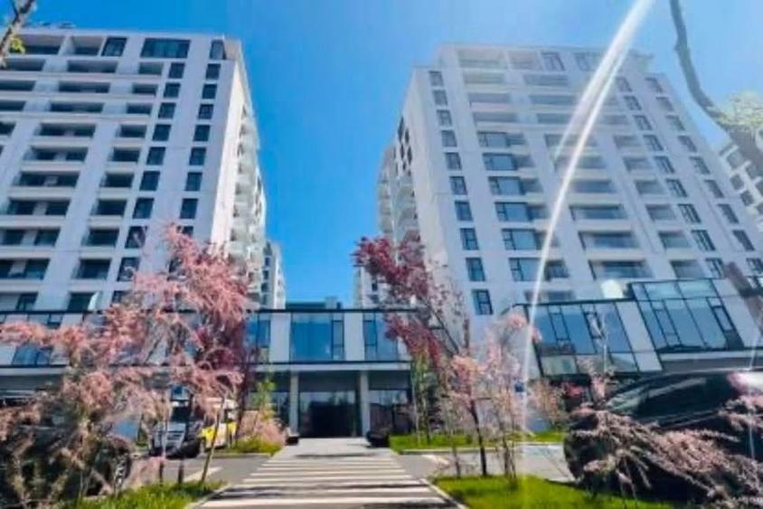Apartament cu 3 camere semidecomandat în Cotroceni