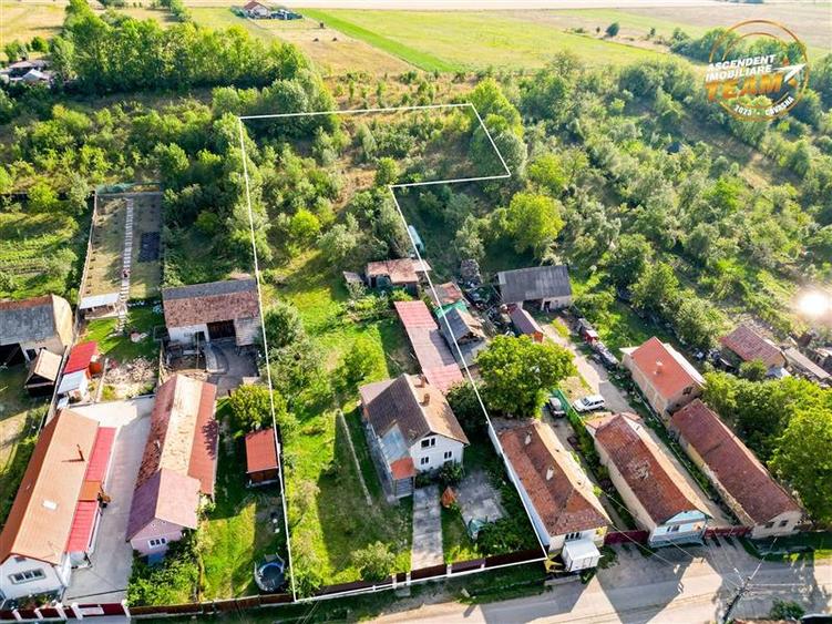 Casă individuală cu 2 camere cu Garaj în Sâncraiu