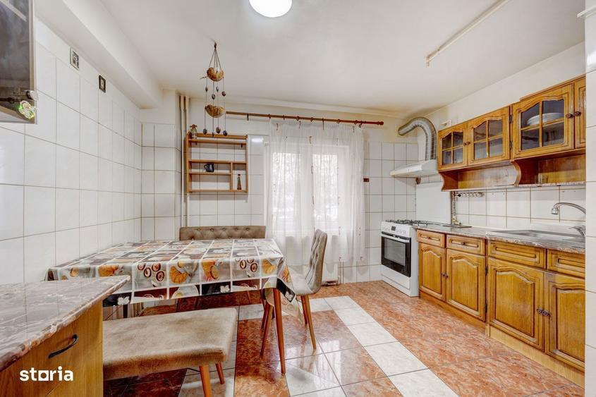 Apartament cu 4 camere în Decebal