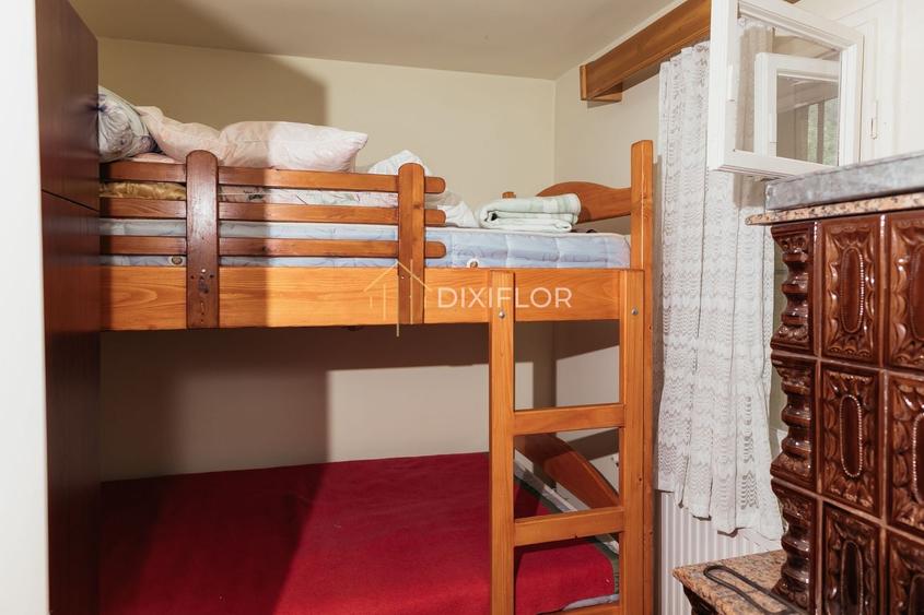 Casă individuală cu 7 camere cu Canalizare în Stânceni