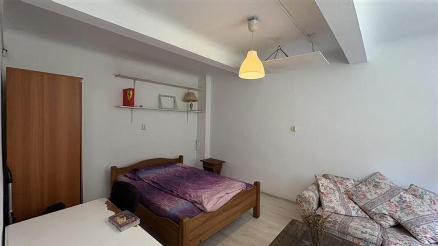 Apartament cu 2 camere semidecomandat, mobilat în Central