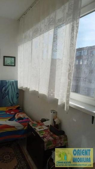 Garsonieră decomandată în Poarta 6
