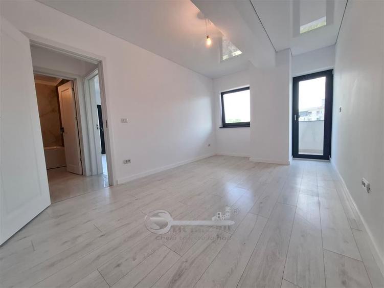 Apartament cu 3 camere semidecomandat în Cug