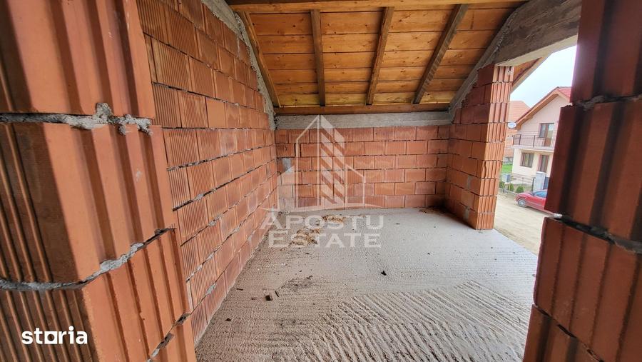 Casă cu 5 camere cu Teren 480 Mp în Peciu Nou