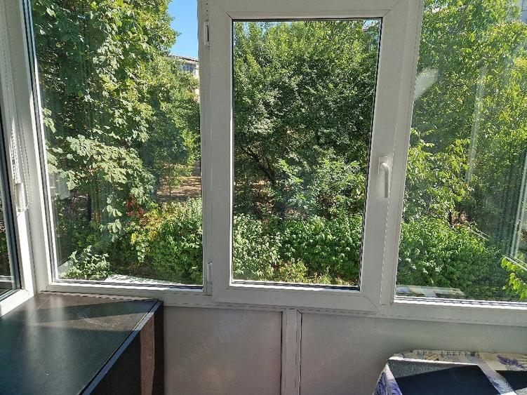 Apartament cu 3 camere semidecomandat în Bularga