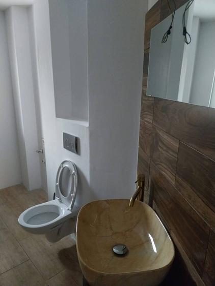 Casă individuală cu 5 camere decomandat cu Canalizare în Dumbrăvița