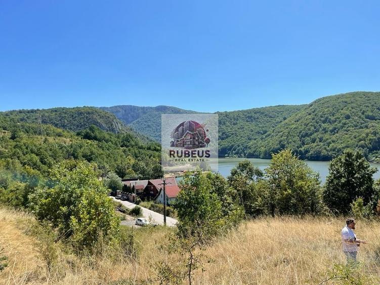 Teren Construcții intravilan de 2580 mp, în Eșelnița