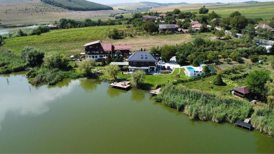 Casă cu 4 camere cu Teren 1000 Mp în Geaca