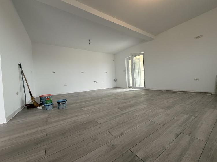 Duplex cu 3 camere cu Teren 463 Mp în Șag