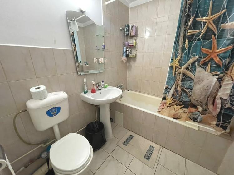 Apartament cu 3 camere decomandat, mobilat în Cetate