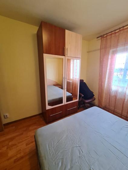 Apartament cu 3 camere decomandat în Independenței