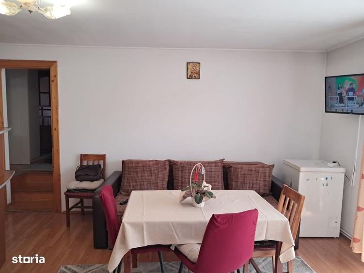 Apartament cu 3 camere în Cristian