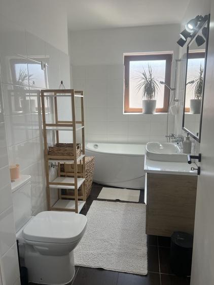 Apartament cu 2 camere decomandat în Torontalului