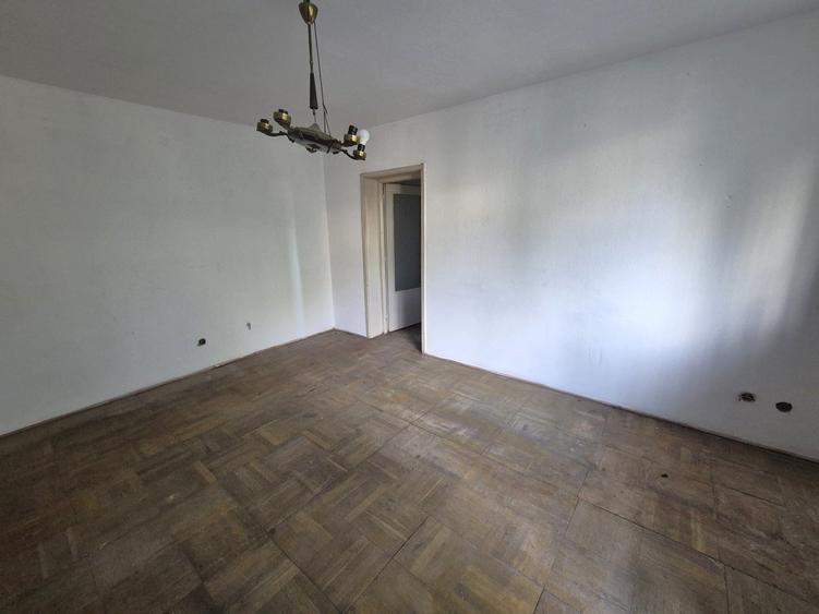 Apartament cu 2 camere semidecomandat în Podgoria
