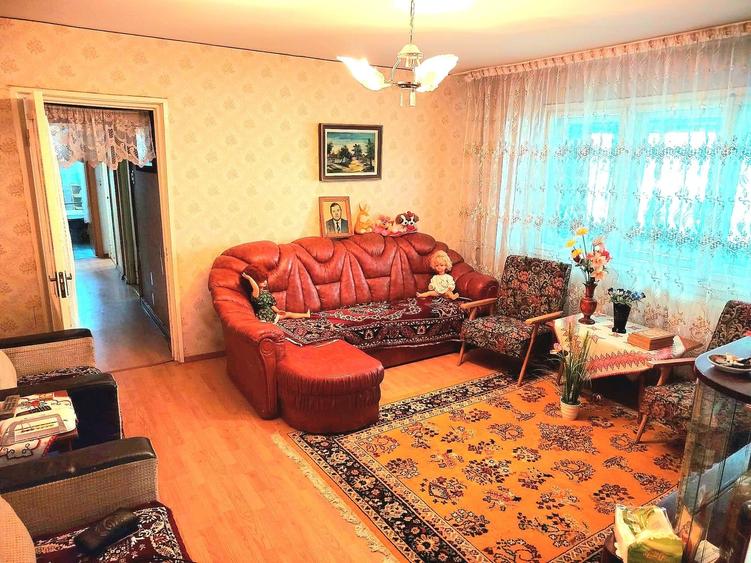 Apartament cu 3 camere semidecomandat în Mioriței