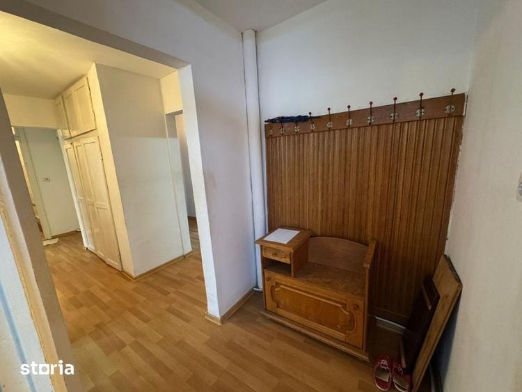Apartament cu 4 camere decomandat în Micro 16