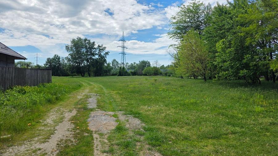 Teren Construcții intravilan de 2546 mp, în Zăvoi