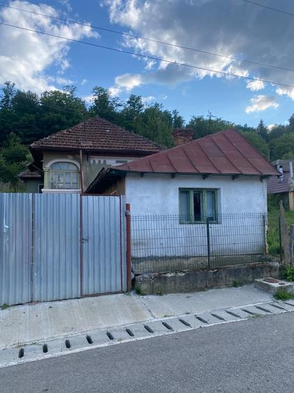 Casă cu 4 camere în Strejești