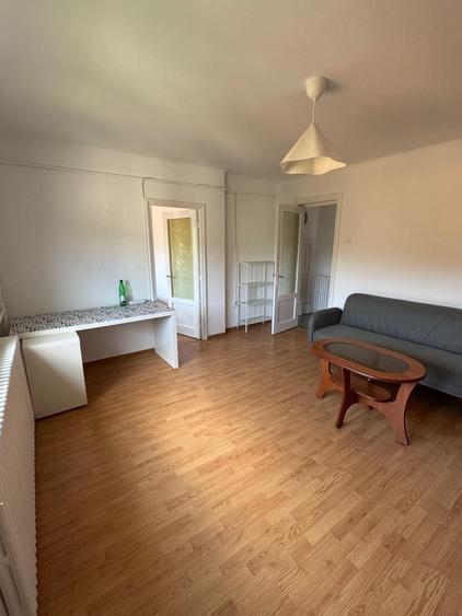 Apartament cu 2 camere nedecomandat în P-ța Muncii