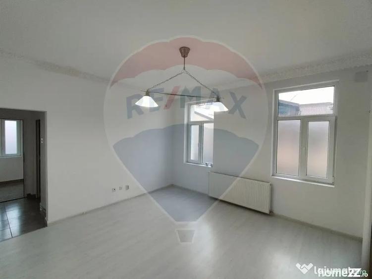 Spațiu comercial, de 323 mp, în Central