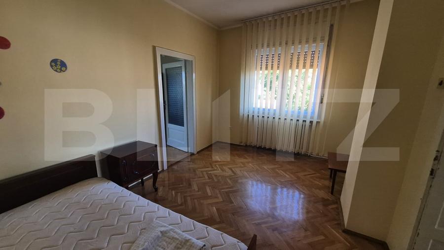 Casă individuală cu 12 camere cu Canalizare în Semicentral
