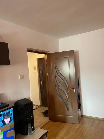 Apartament cu 3 camere decomandat în Sud