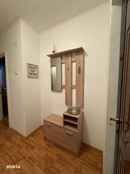 Apartament cu 3 camere decomandat, mobilat în Titan