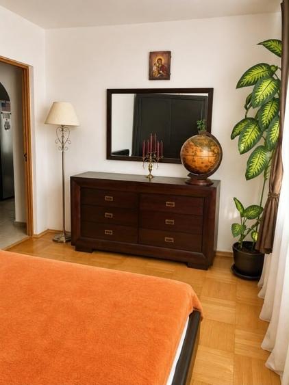 Apartament cu 3 camere semidecomandat în Obor