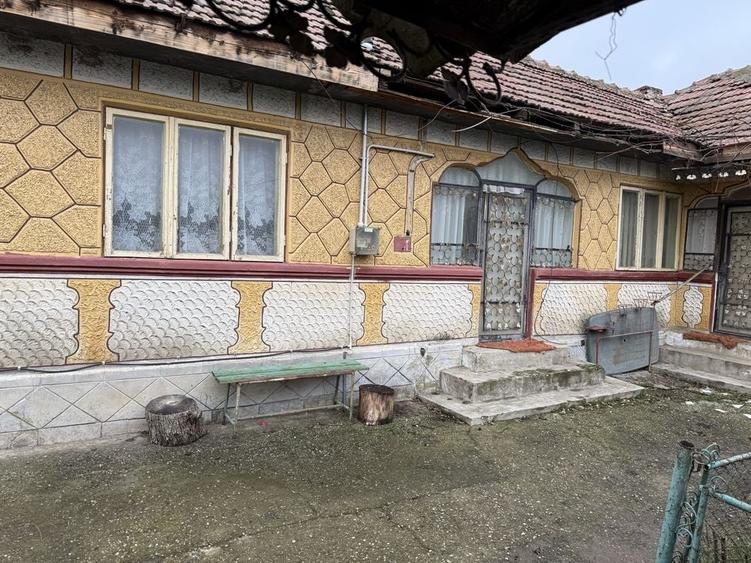 Casă cu 4 camere în Fântânele