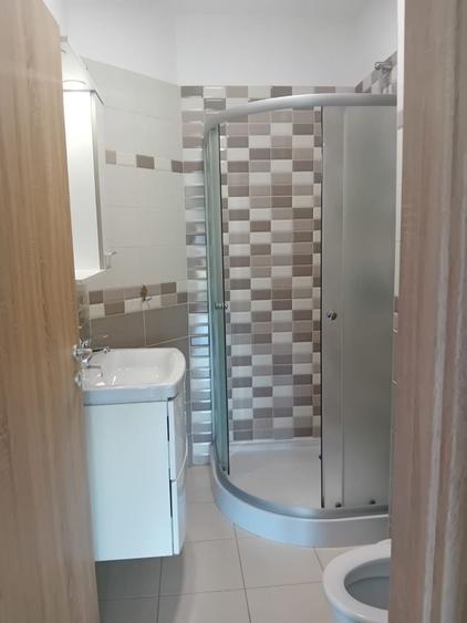Apartament cu 3 camere decomandat în Torontalului