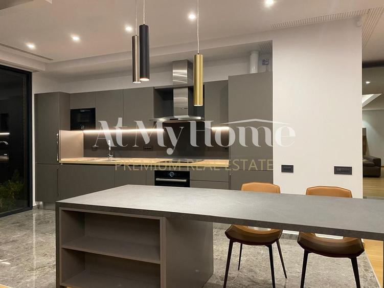 Apartament cu 4 camere decomandat, mobilat în Primăverii