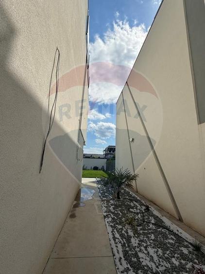 Casă individuală cu 5 camere cu Piscina în Central