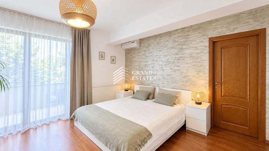 Casă individuală cu 8 camere cu Teren 903 Mp în Otopeni