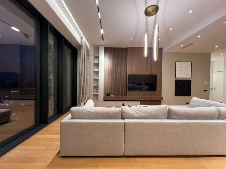 Apartament cu 4 camere decomandat în Herăstrău