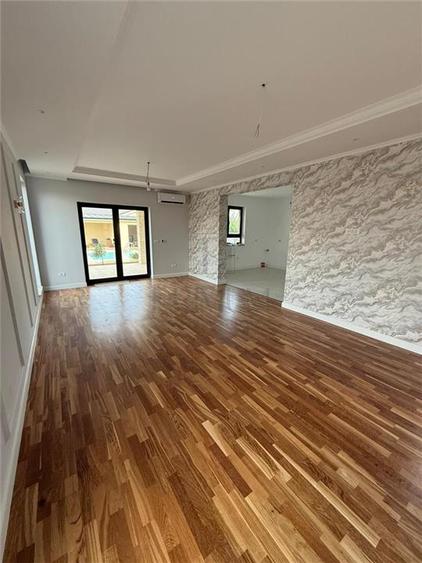 Casă individuală cu 5 camere cu Piscina în Moșnița Nouă
