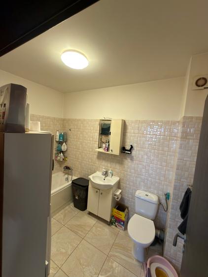 Apartament cu 2 camere semidecomandat, mobilat în Central