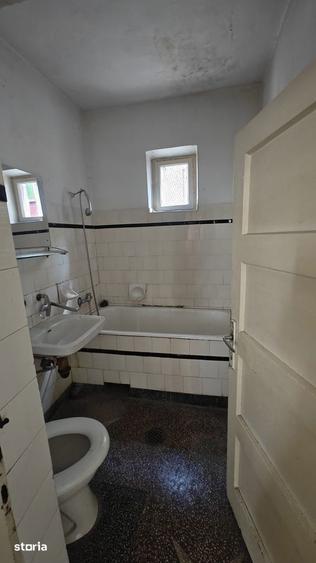 Casă cu 3 camere cu Canalizare în Gruia
