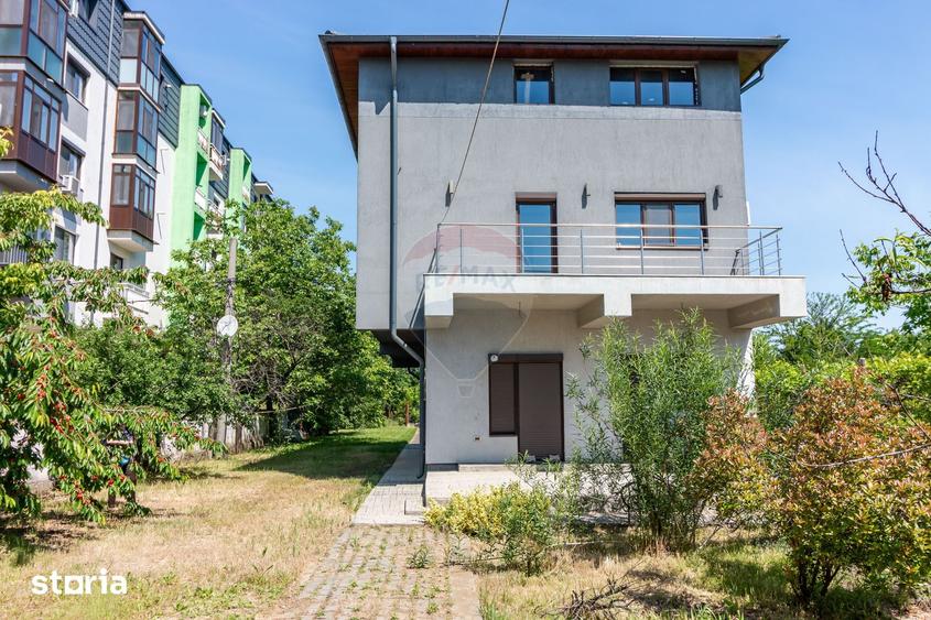 Teren de 2436 mp, în Rahova