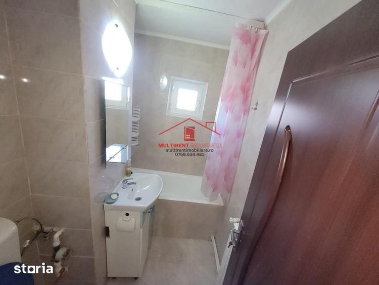 Apartament cu 3 camere decomandat în Piața Nouă